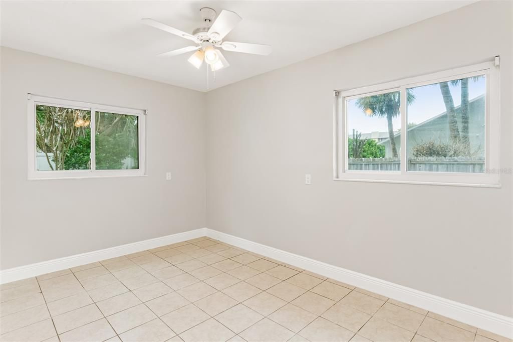 For Rent: $2,550 (2 beds, 1 baths, 729 Square Feet)