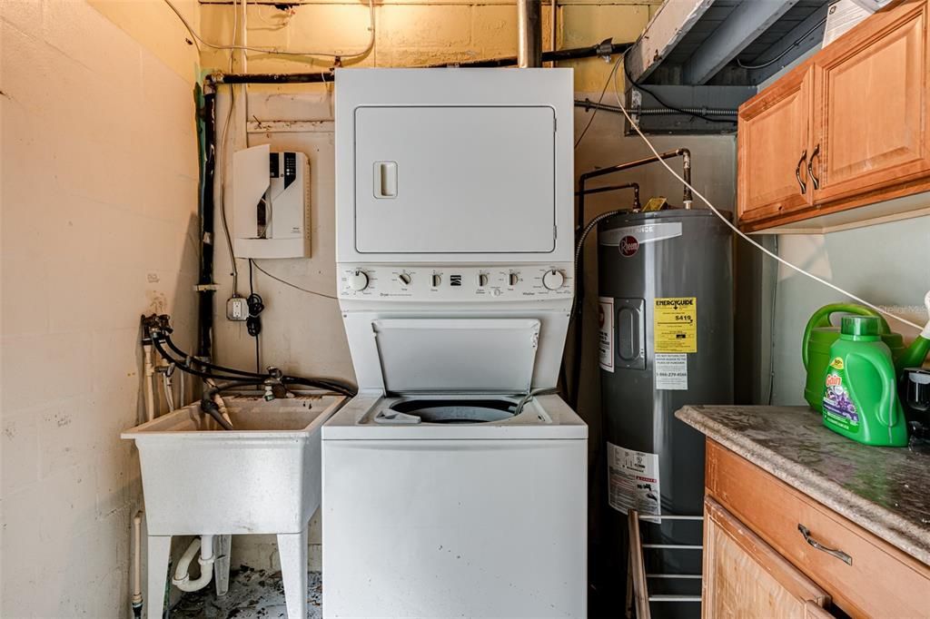 For Rent: $2,550 (2 beds, 1 baths, 729 Square Feet)