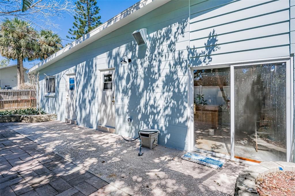 For Rent: $2,550 (2 beds, 1 baths, 729 Square Feet)