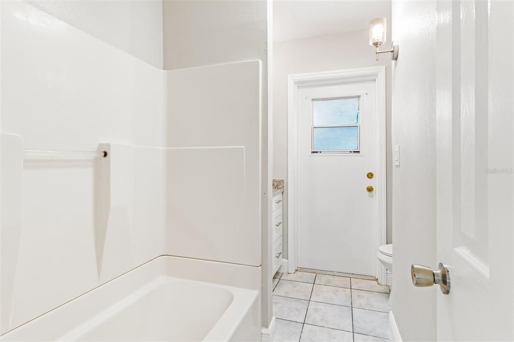 For Rent: $2,550 (2 beds, 1 baths, 729 Square Feet)