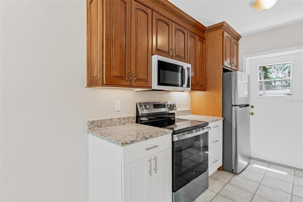 For Rent: $2,550 (2 beds, 1 baths, 729 Square Feet)