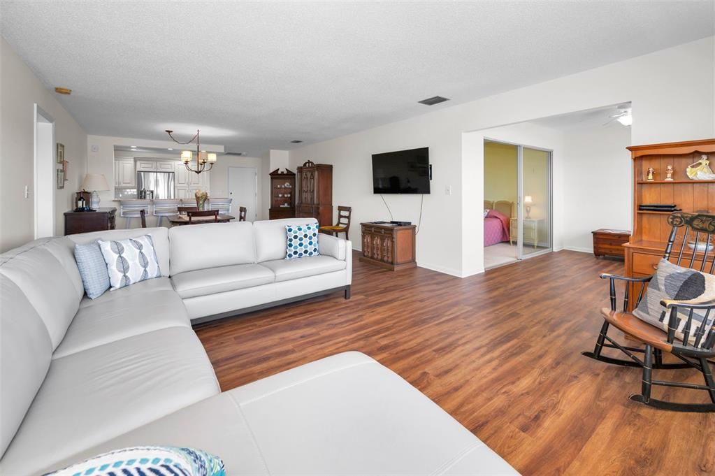 For Sale: $415,000 (2 beds, 2 baths, 1440 Square Feet)