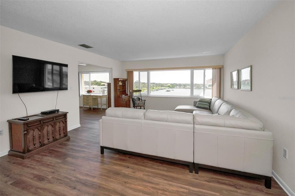 For Sale: $415,000 (2 beds, 2 baths, 1440 Square Feet)