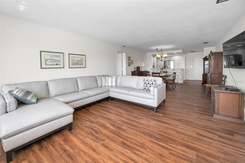 For Sale: $415,000 (2 beds, 2 baths, 1440 Square Feet)