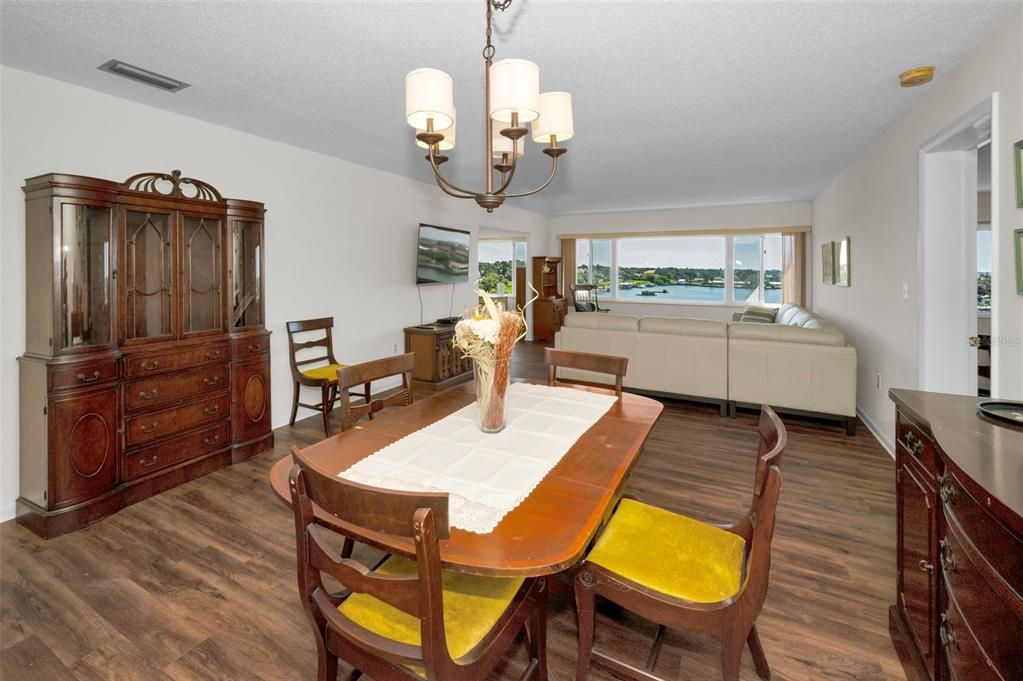 For Sale: $415,000 (2 beds, 2 baths, 1440 Square Feet)