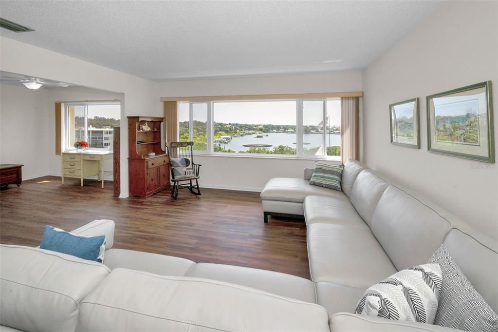 For Sale: $415,000 (2 beds, 2 baths, 1440 Square Feet)