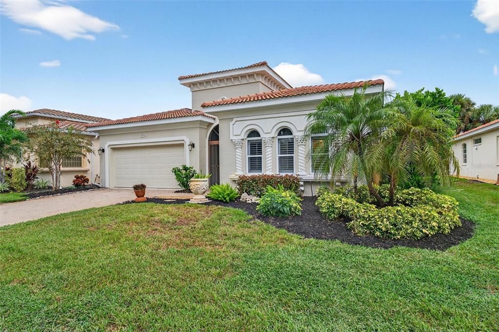 Active With Contract: $749,000 (3 beds, 3 baths, 1998 Square Feet)