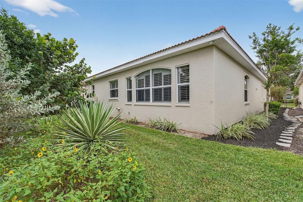 Active With Contract: $749,000 (3 beds, 3 baths, 1998 Square Feet)