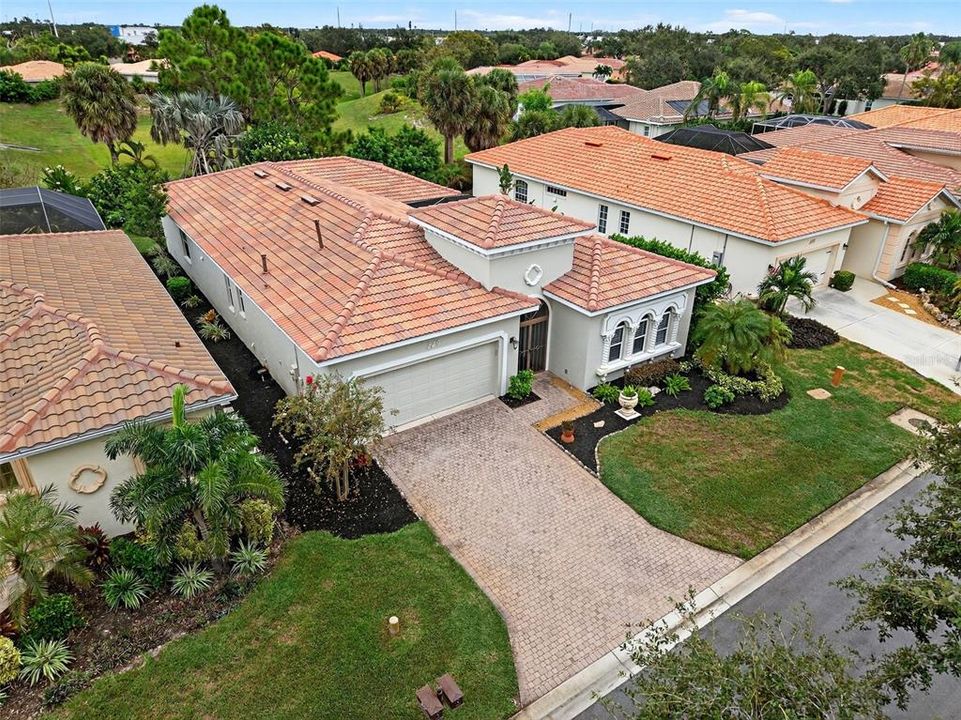 Active With Contract: $749,000 (3 beds, 3 baths, 1998 Square Feet)