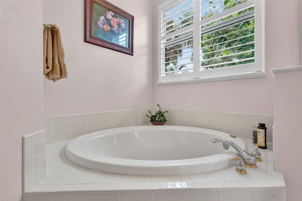 Active With Contract: $749,000 (3 beds, 3 baths, 1998 Square Feet)