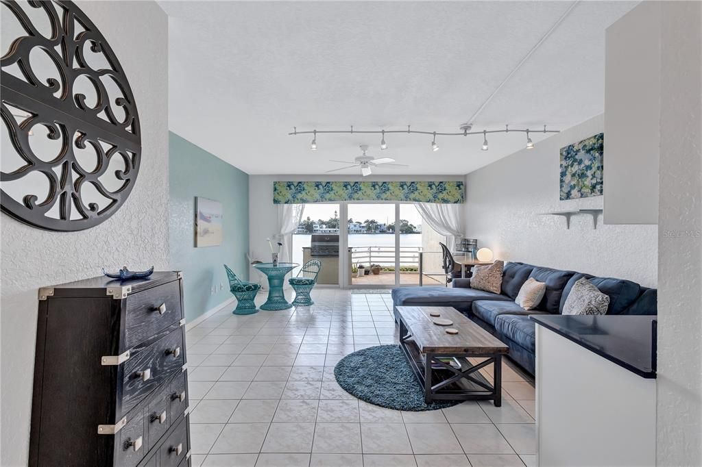 На продажу: $997,000 (4 спален, 4 ванн, 2275 Квадратных фут)