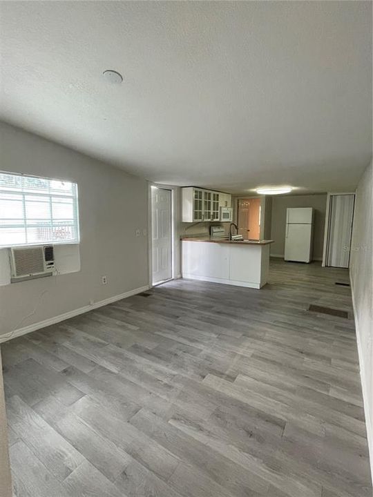 Recently Rented: $1,300 (2 beds, 1 baths, 650 Square Feet)