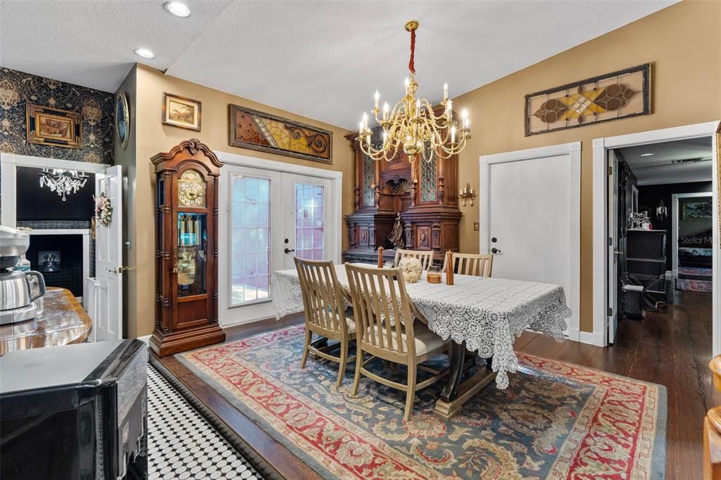 En Venta: $565,000 (3 camas, 2 baños, 3230 Pies cuadrados)