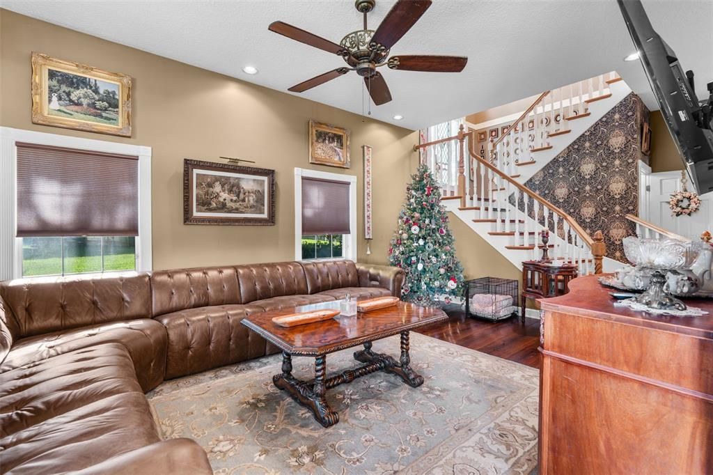 En Venta: $565,000 (3 camas, 2 baños, 3230 Pies cuadrados)