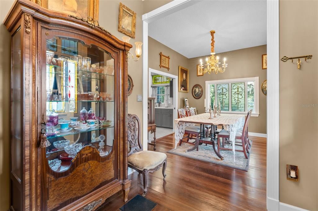 En Venta: $565,000 (3 camas, 2 baños, 3230 Pies cuadrados)