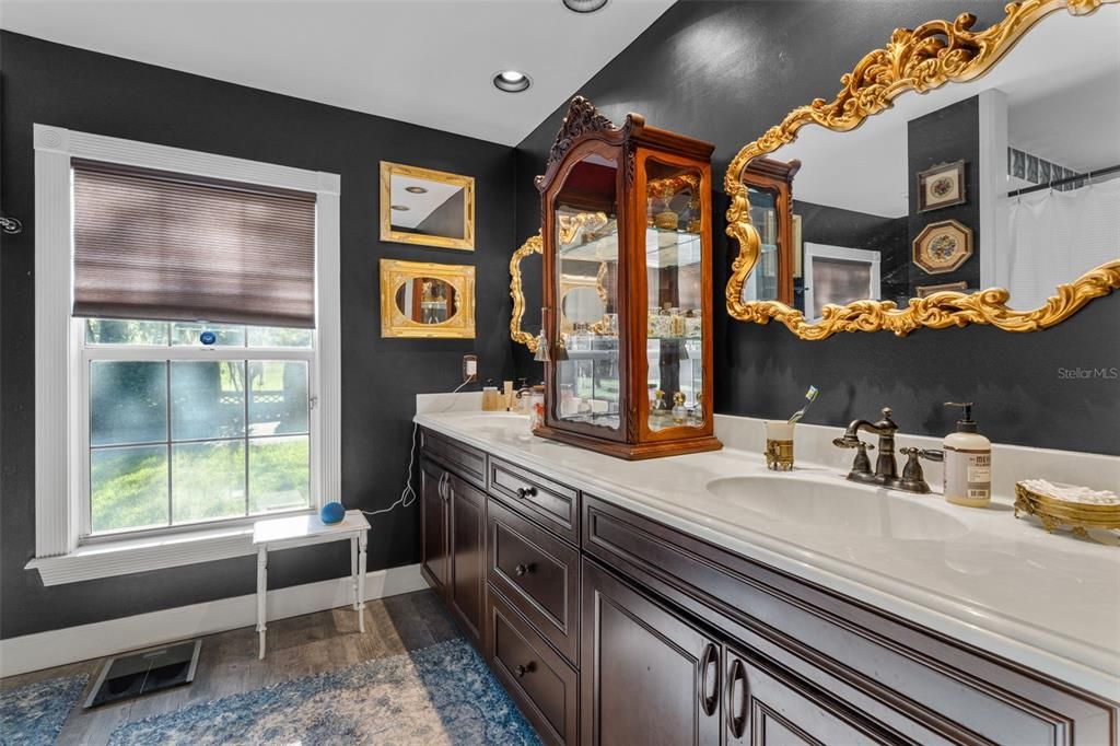 En Venta: $565,000 (3 camas, 2 baños, 3230 Pies cuadrados)