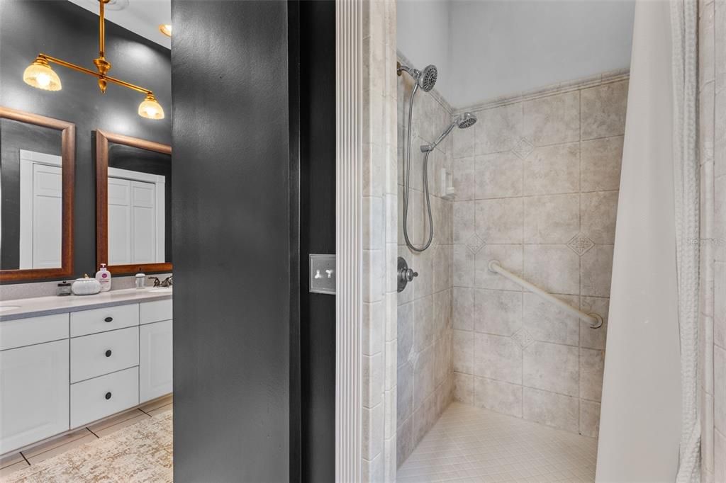 En Venta: $565,000 (3 camas, 2 baños, 3230 Pies cuadrados)