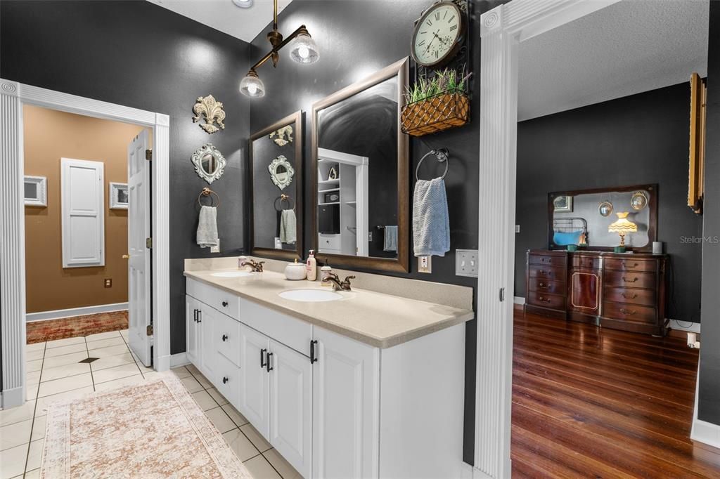 En Venta: $565,000 (3 camas, 2 baños, 3230 Pies cuadrados)