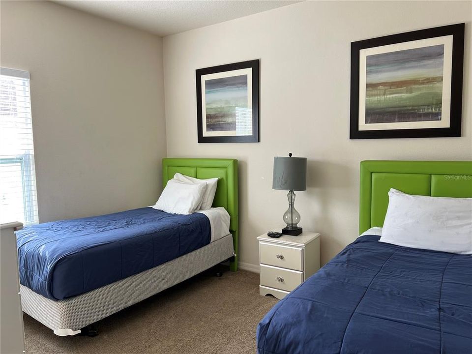 合同活跃: $319,000 (4 贝兹, 3 浴室, 1694 平方英尺)