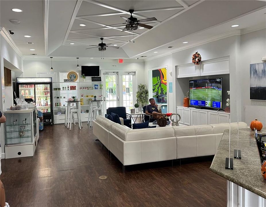 合同活跃: $319,000 (4 贝兹, 3 浴室, 1694 平方英尺)