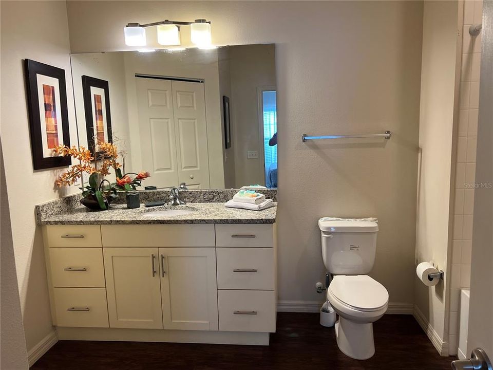 合同活跃: $319,000 (4 贝兹, 3 浴室, 1694 平方英尺)