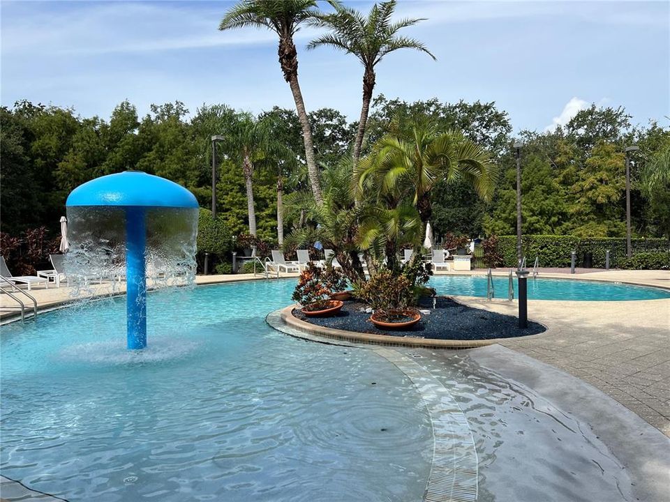 合同活跃: $319,000 (4 贝兹, 3 浴室, 1694 平方英尺)