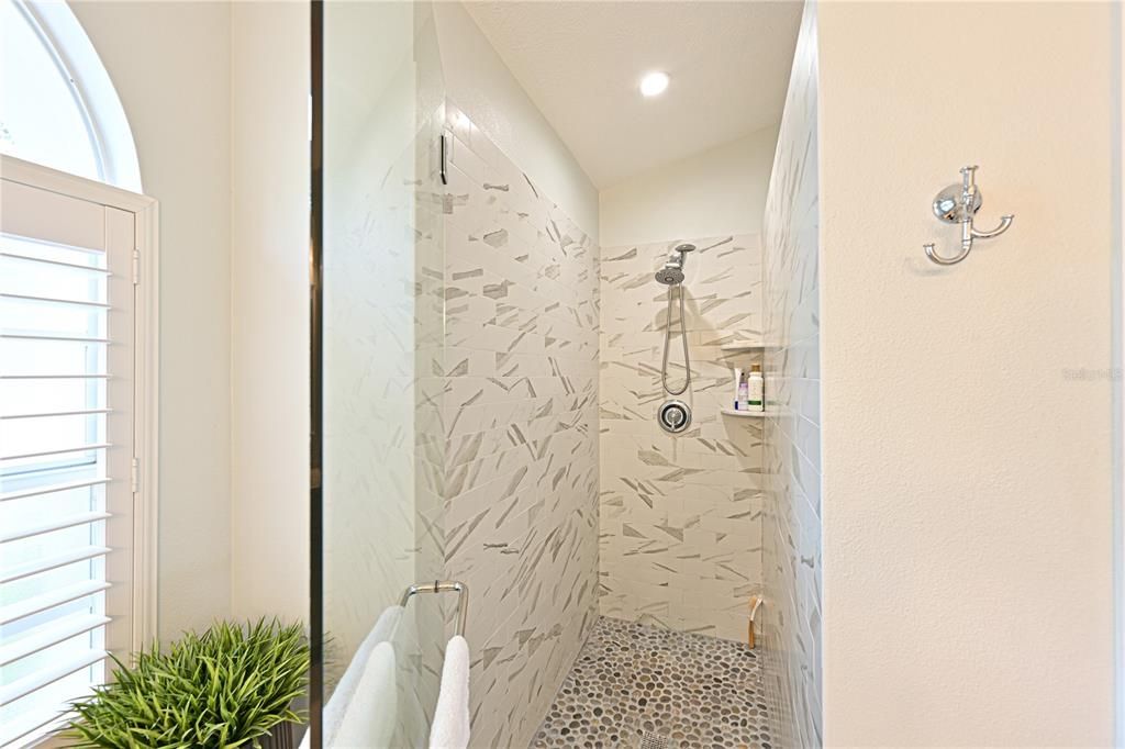 En Venta: $799,000 (3 camas, 3 baños, 2667 Pies cuadrados)