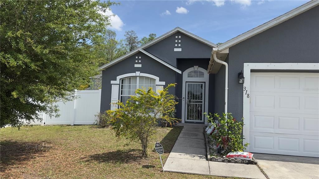 合同活跃: $1,900 (3 贝兹, 2 浴室, 1512 平方英尺)