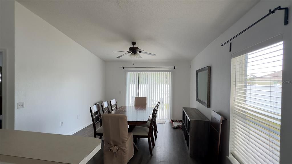 合同活跃: $1,900 (3 贝兹, 2 浴室, 1512 平方英尺)