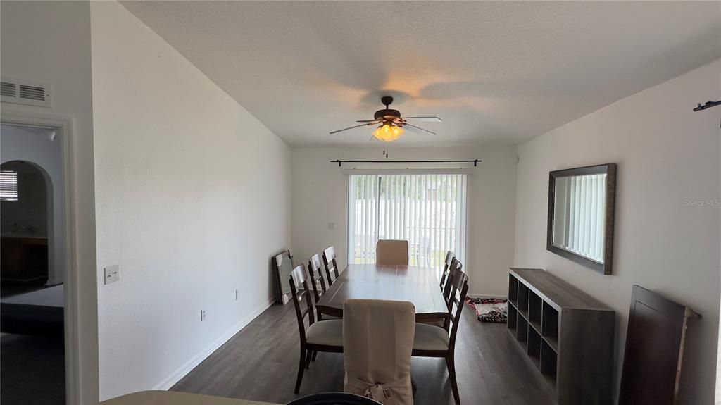 合同活跃: $1,900 (3 贝兹, 2 浴室, 1512 平方英尺)