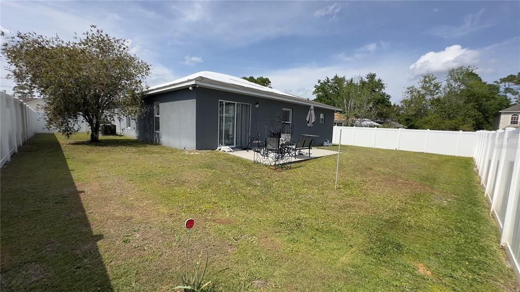 合同活跃: $1,900 (3 贝兹, 2 浴室, 1512 平方英尺)