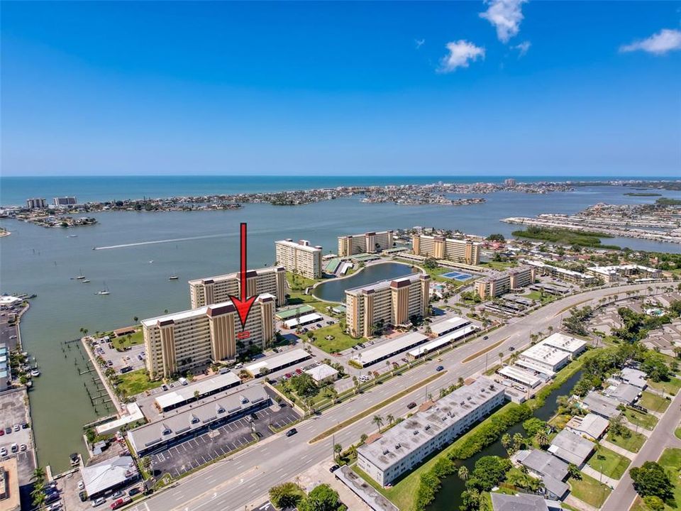 For Sale: $199,900 (1 beds, 1 baths, 860 Square Feet)