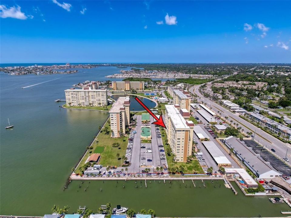 For Sale: $199,900 (1 beds, 1 baths, 860 Square Feet)