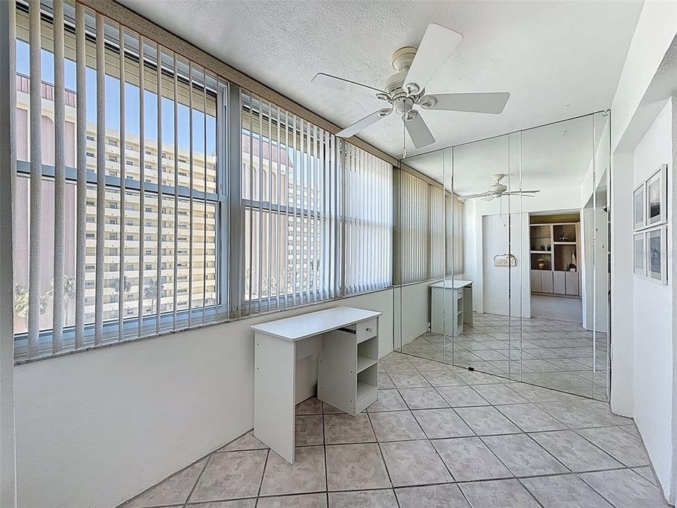 For Sale: $199,900 (1 beds, 1 baths, 860 Square Feet)