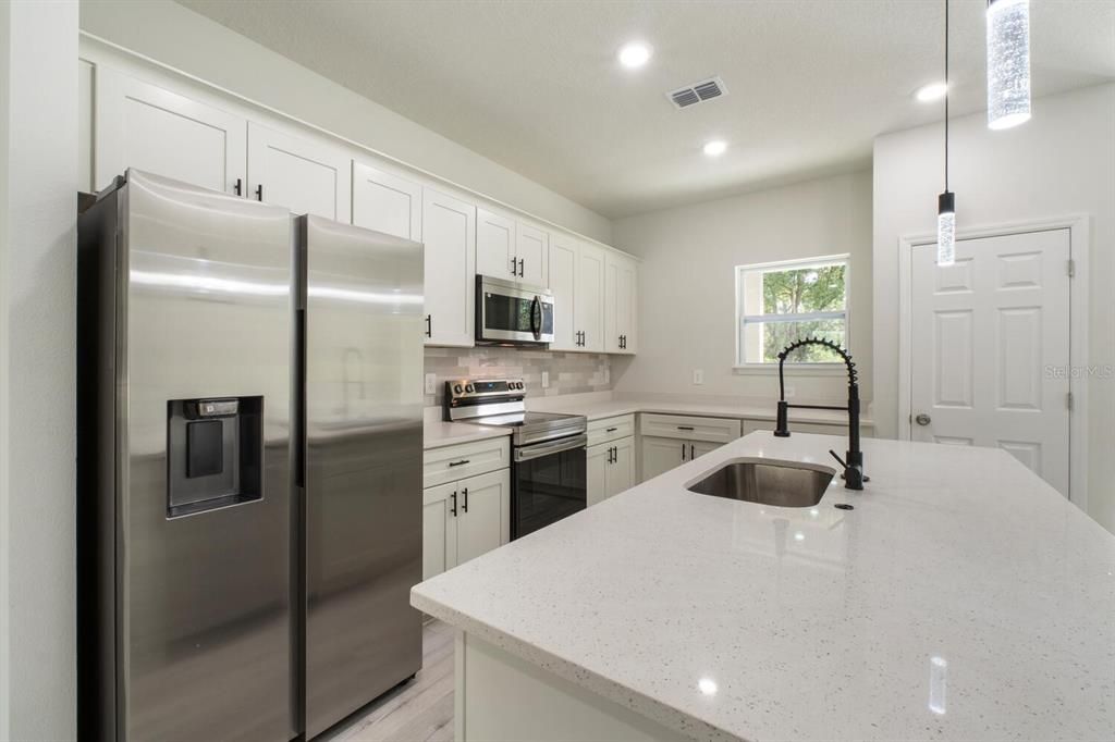 В аренду: $1,850 (3 спален, 2 ванн, 1529 Квадратных фут)