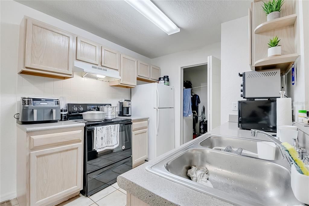 Activo con contrato: $165,000 (1 camas, 1 baños, 671 Pies cuadrados)