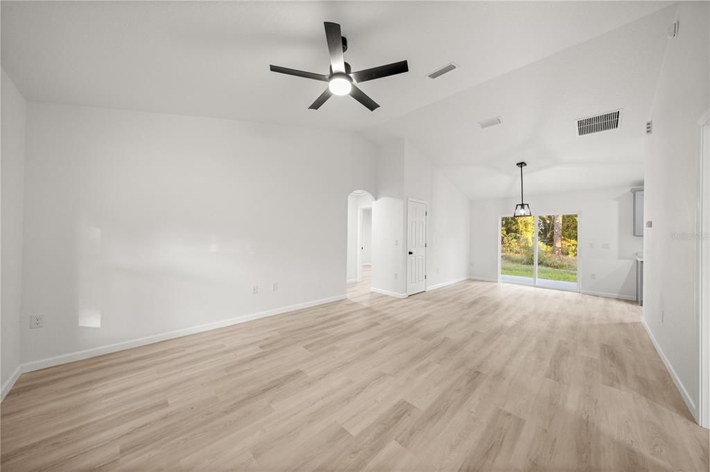 For Rent: $1,900 (3 beds, 2 baths, 1157 Square Feet)