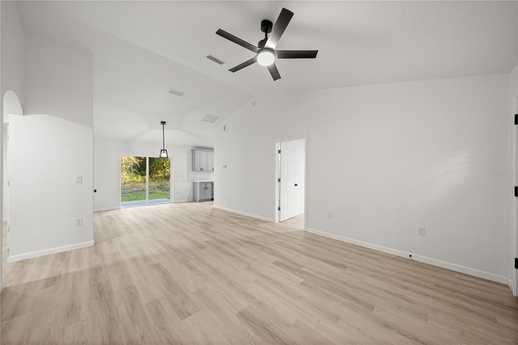 For Rent: $1,900 (3 beds, 2 baths, 1157 Square Feet)