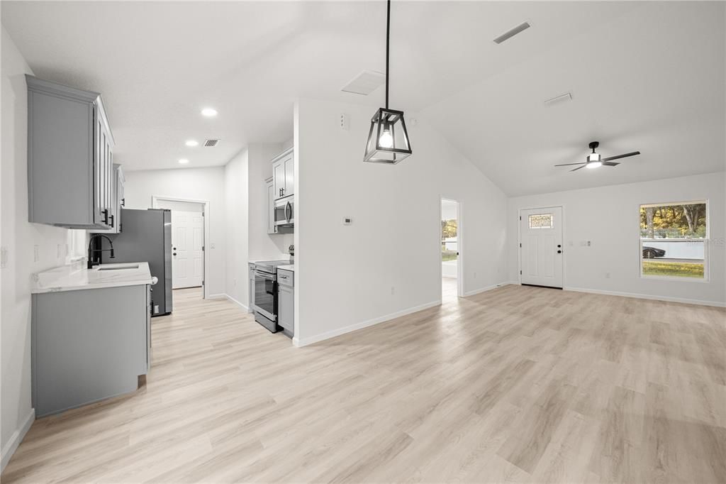 For Rent: $1,900 (3 beds, 2 baths, 1157 Square Feet)