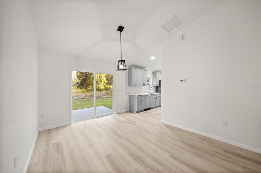 For Rent: $1,900 (3 beds, 2 baths, 1157 Square Feet)