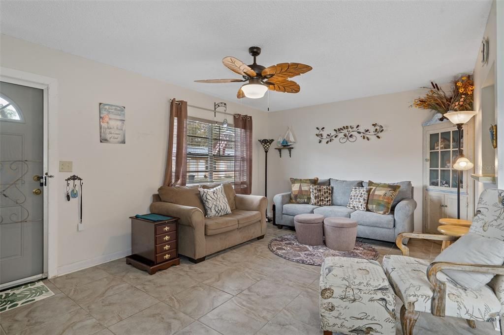 В аренду: $1,450 (1 спален, 1 ванн, 923 Квадратных фут)