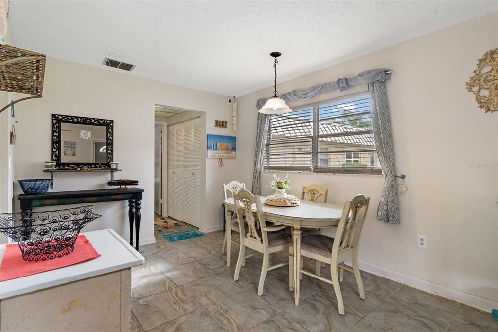 В аренду: $1,450 (1 спален, 1 ванн, 923 Квадратных фут)