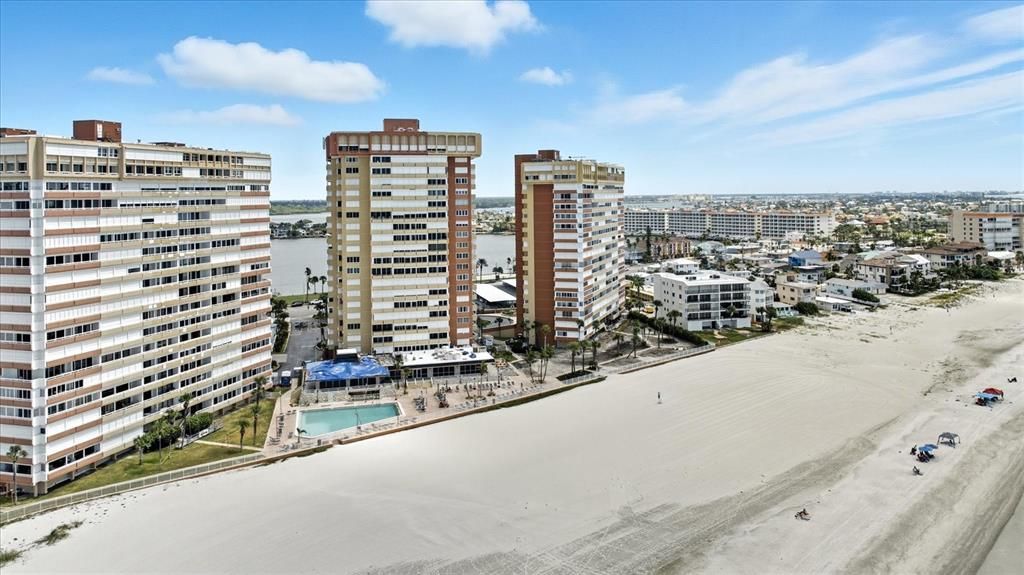 На продажу: $649,900 (2 спален, 2 ванн, 1165 Квадратных фут)