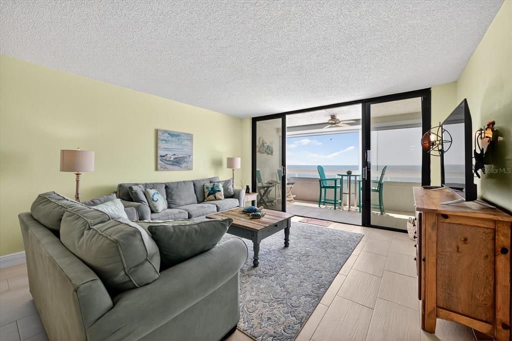 На продажу: $649,900 (2 спален, 2 ванн, 1165 Квадратных фут)