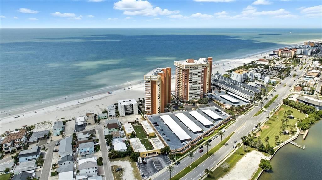 На продажу: $649,900 (2 спален, 2 ванн, 1165 Квадратных фут)