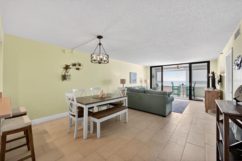 На продажу: $649,900 (2 спален, 2 ванн, 1165 Квадратных фут)