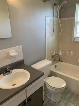 出租: $775 (1 贝兹, 1 浴室, 550 平方英尺)