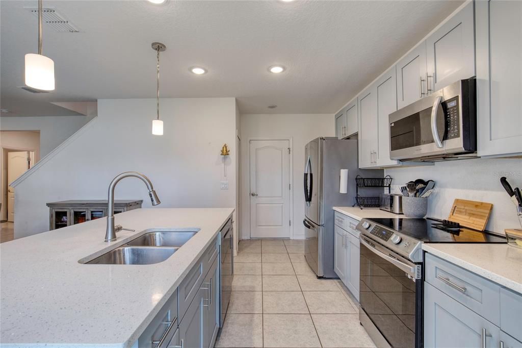 Active With Contract: $470,000 (6 beds, 3 baths, 2739 Square Feet)