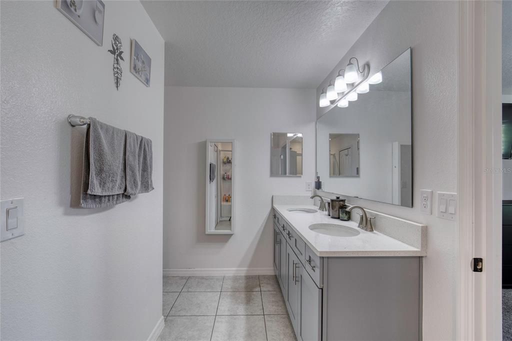 Active With Contract: $470,000 (6 beds, 3 baths, 2739 Square Feet)