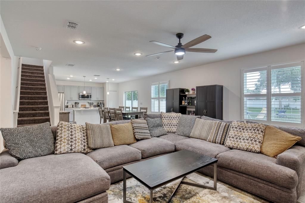 Active With Contract: $470,000 (6 beds, 3 baths, 2739 Square Feet)